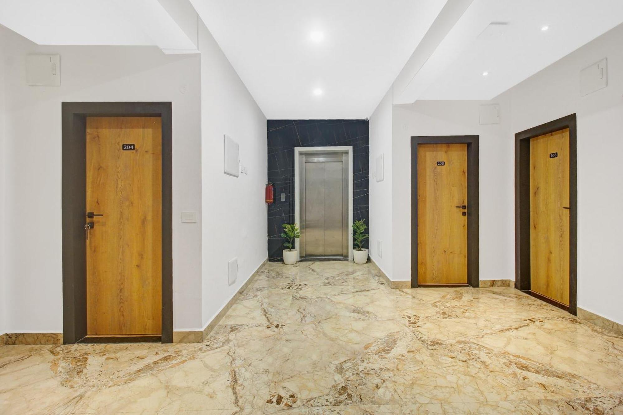 Super Townhouse Oak Hitec City Near Image Hospital 海得拉巴 外观 照片