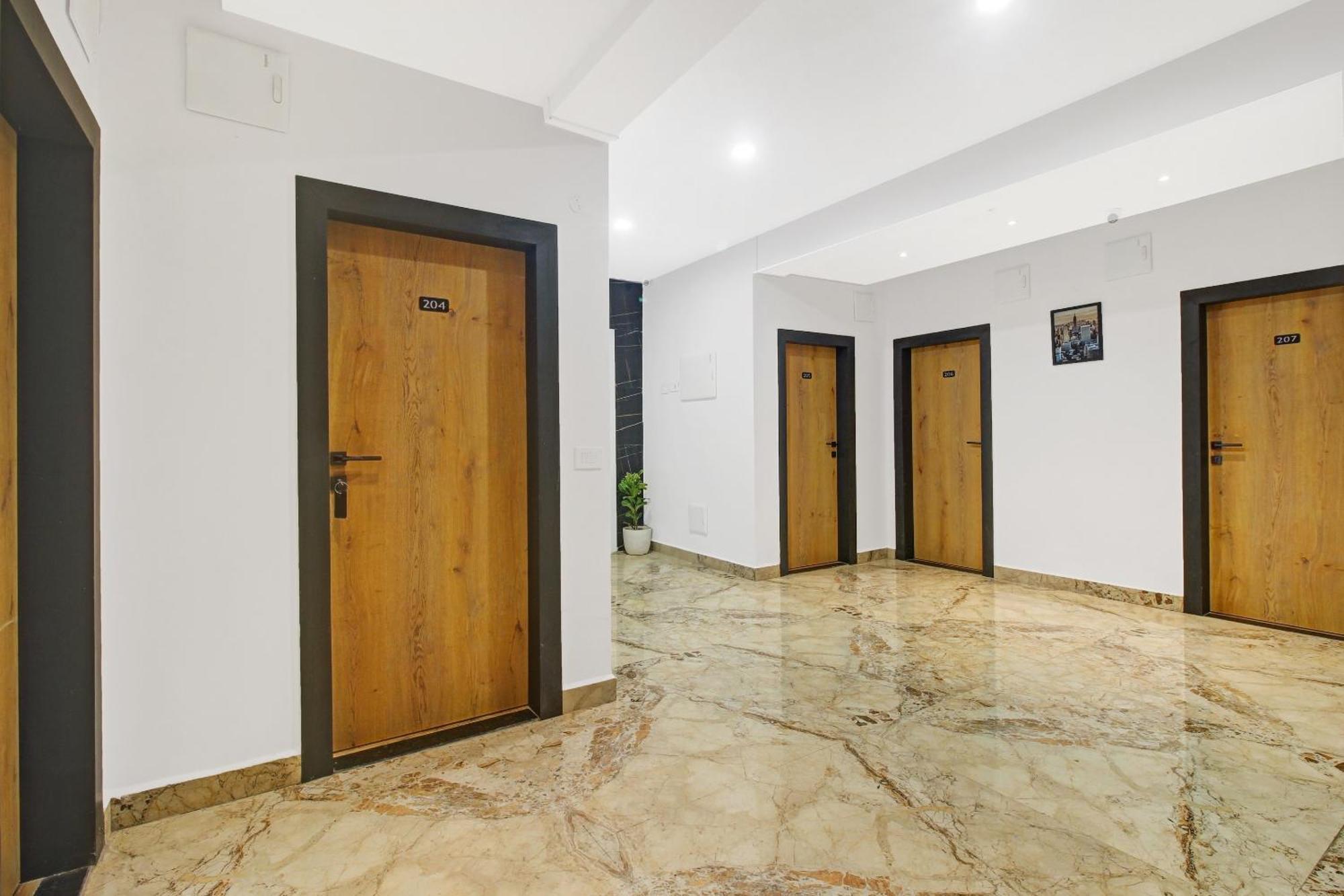Super Townhouse Oak Hitec City Near Image Hospital 海得拉巴 外观 照片