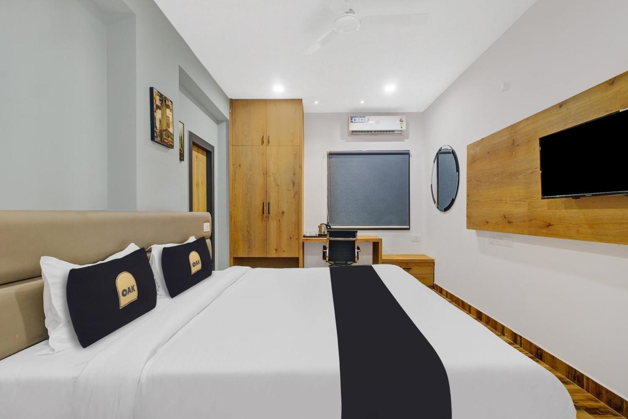 Super Townhouse Oak Hitec City Near Image Hospital 海得拉巴 外观 照片