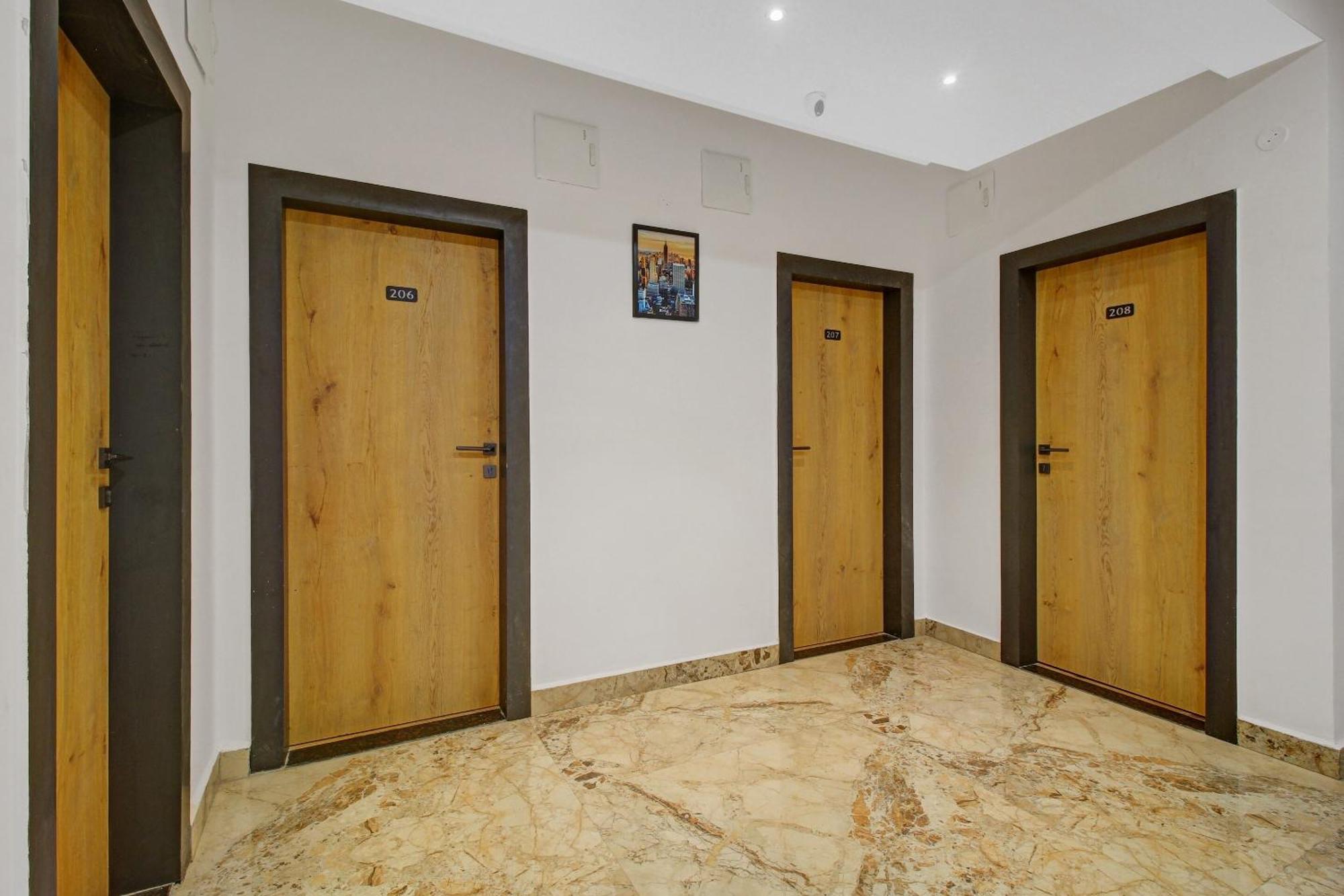 Super Townhouse Oak Hitec City Near Image Hospital 海得拉巴 外观 照片