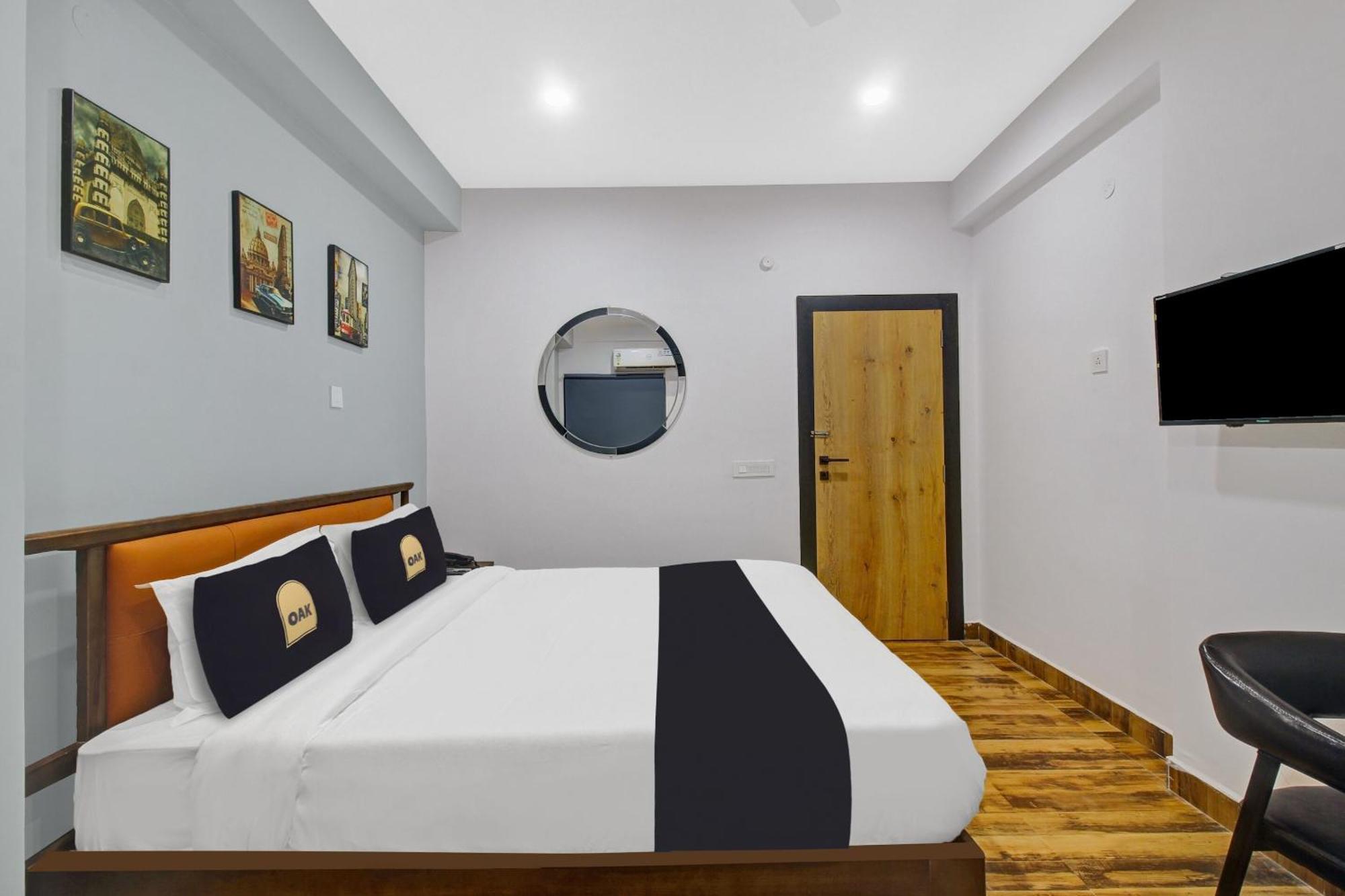 Super Townhouse Oak Hitec City Near Image Hospital 海得拉巴 外观 照片